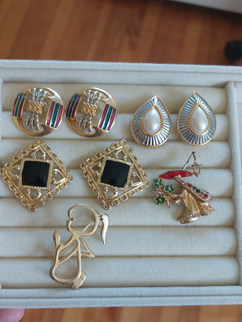 Vintage Estate Costume Jewelry Lot - 3pr Earrings & 2 Brooches Enamel Faux Pearl